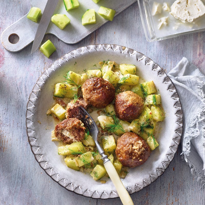 Tatarbällchen-Schmorgurken-Pfanne