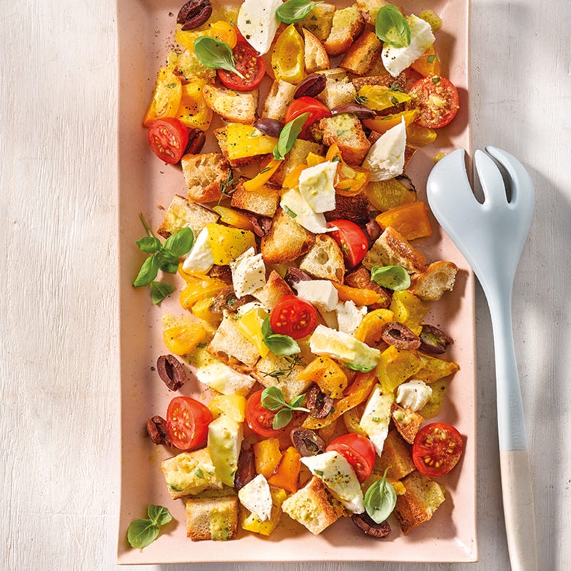 Brotsalat mit Röstpaprika & Mozzarella