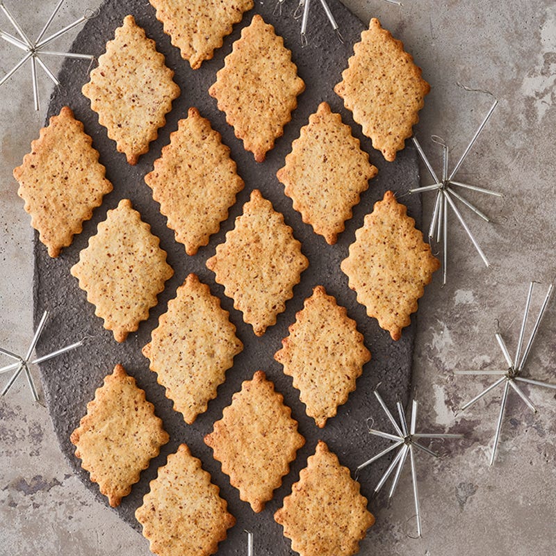 Butterspekulatius-Spitzen mit Mandeln