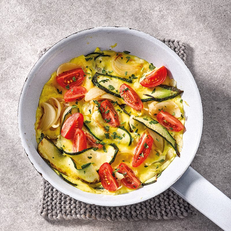 Zucchini-Tomaten-Omelette mit Currycreme