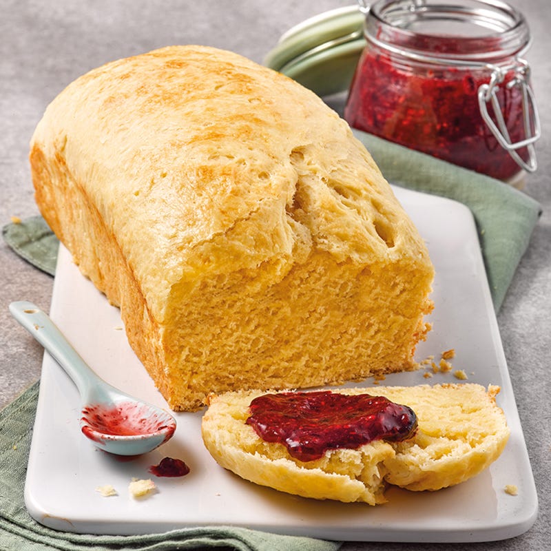 Brioche mit Fruchtaufstrich