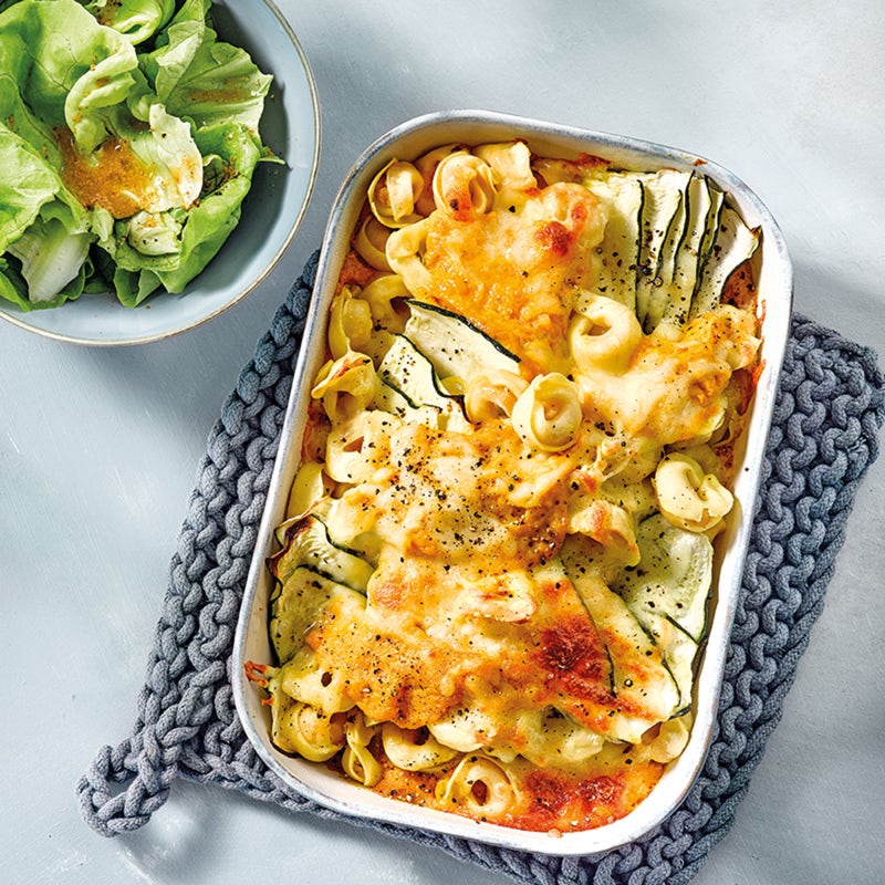 Tortellini-Auflauf mit Zucchini & Kürbissauce