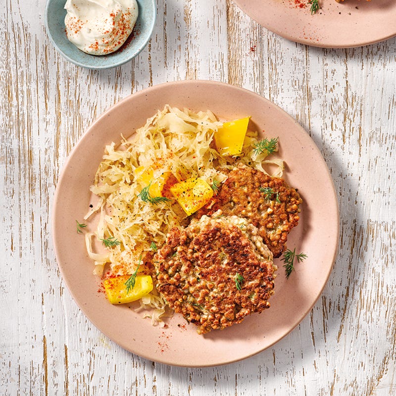 Buchweizenbratlinge mit cremigem Sauerkraut