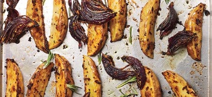 Pommes de terre et oignons rôtis à la moutarde