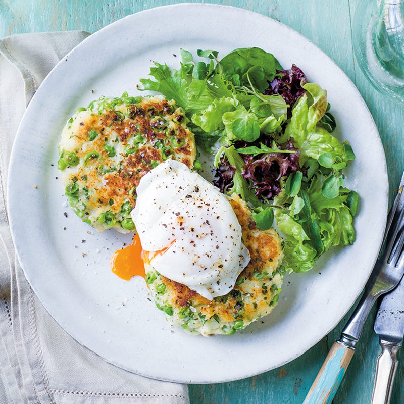 Kartoffel-Erbsen-Bratlinge mit pochiertem Ei