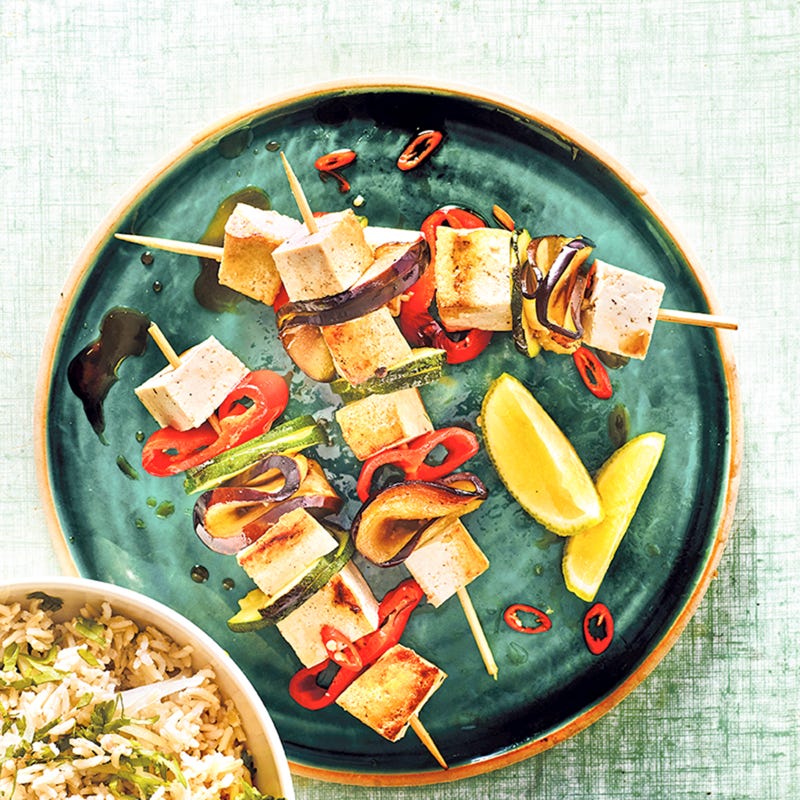 Tofu-Gemüse-Schaschlik mit Reis