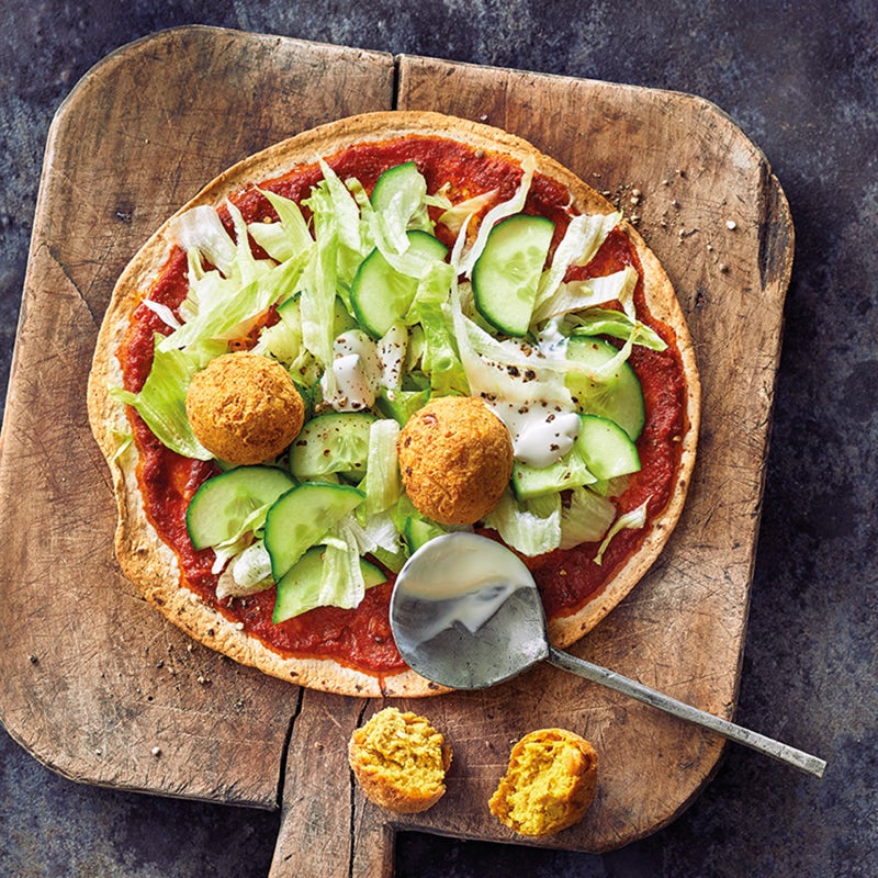 Tomaten-Lahmacun mit Falafel
