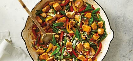 Stir-fried chicken with cashews & vegetables
