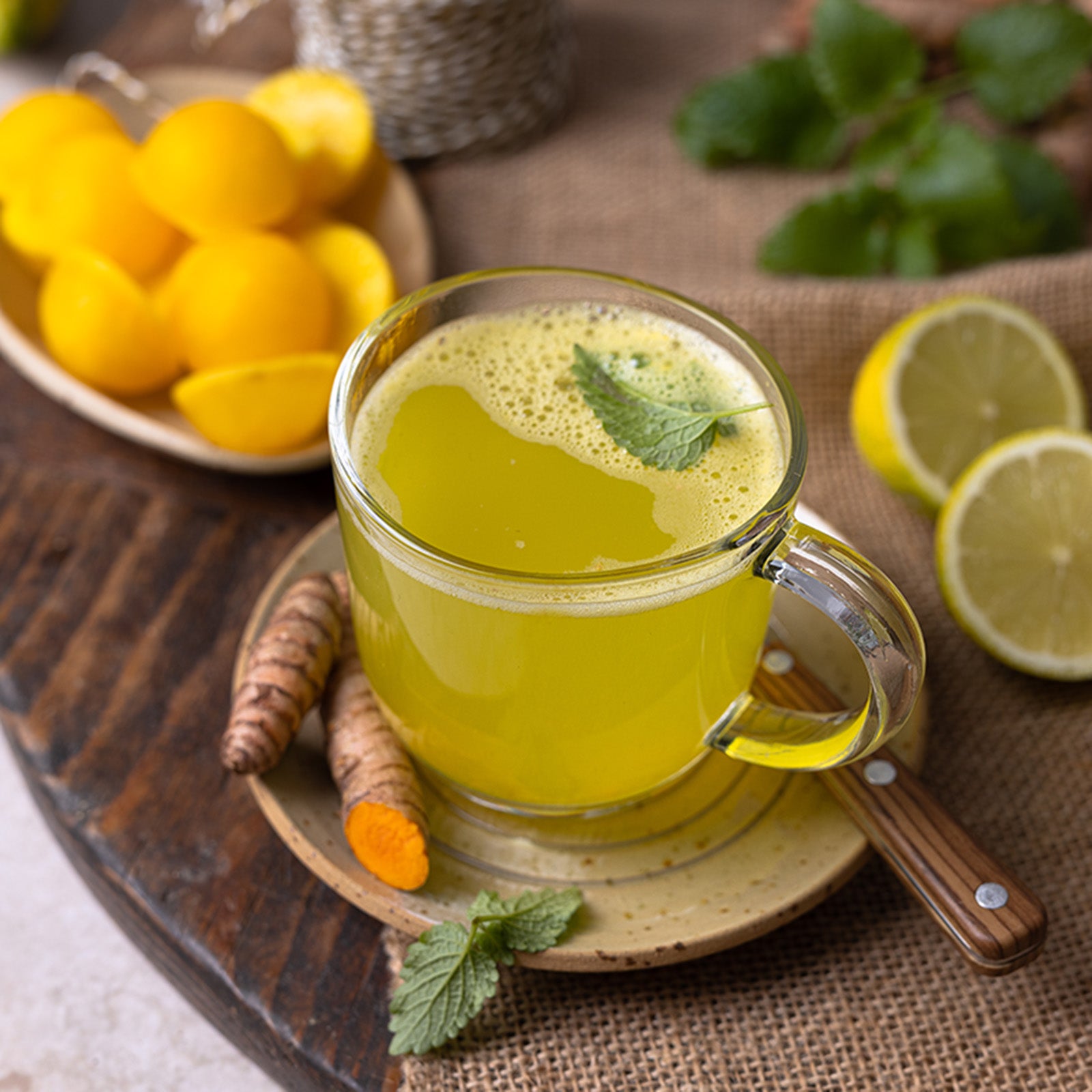 Zitronen-Ingwer-Shot mit Kurkuma Rezept | WW Deutschland Zitronen-Ingwer-Shot mit Kurkuma Rezept | WW Deutschland