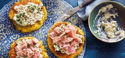 Courgettepannenkoekjes met cottage cheese en ham