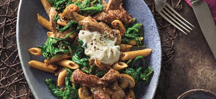 Penne met champignons, spinazie en ossenhaas
