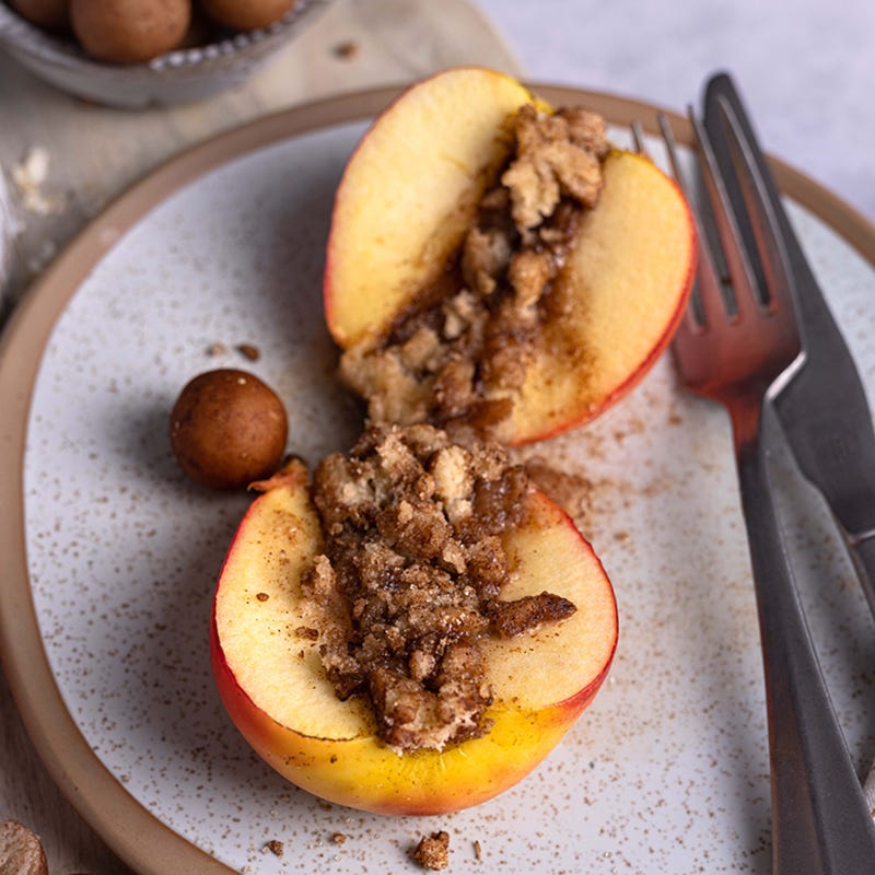 Bratapfel mit Marzipankartoffeln, Zucker und Zimt