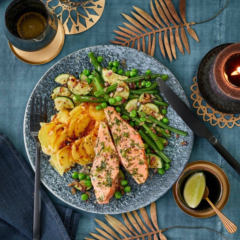 Gebackener Lachs mit Kartoffel-Meerrettich-Gratin und grünem Gemüse