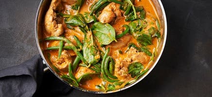 Poulet massala aux légumes verts et riz doré