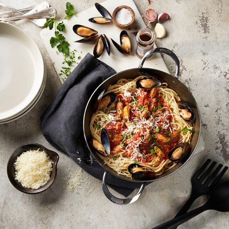 Spaghettis aux moules et à la sauce tomate