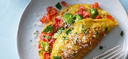Cheesy broccoli, tomato, and pepper omelet