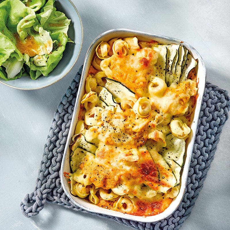 Tortellini-Auflauf mit Zucchini & Kürbissauce