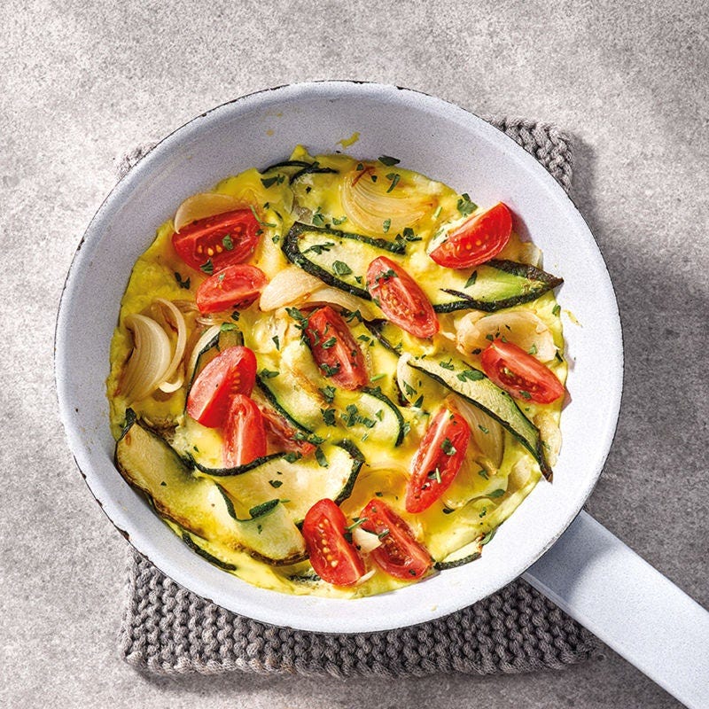 Zucchini-Tomaten-Omelette mit Currycreme