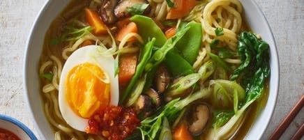 Soupe de nouilles ramen à l’œuf mollet