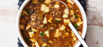 Soupe moyen-orientale aux légumes et aux lentilles