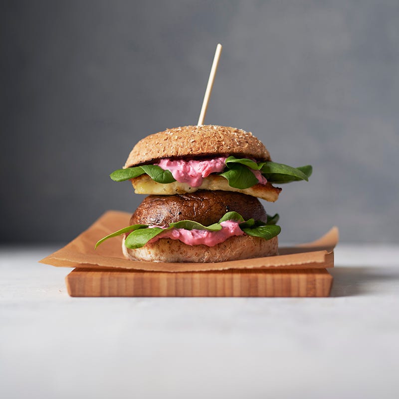 ViktVäktarna - Portabelloburgare med rödbetstzaziki och halloumi