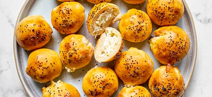 Mini stuffed bagel bombs