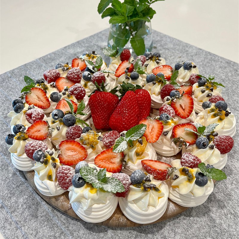 Lemon cheesecake pavlova pull apart