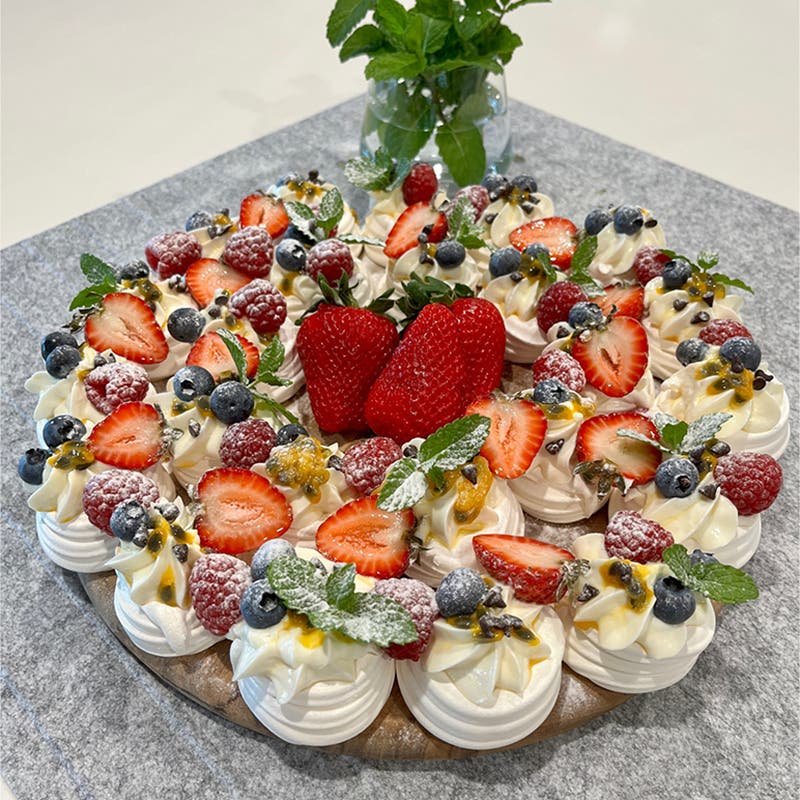 Lemon cheesecake pavlova pull apart