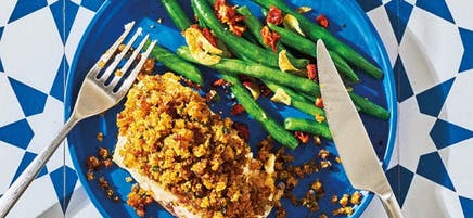 Filets de bar commun avec des morceaux de chorizo