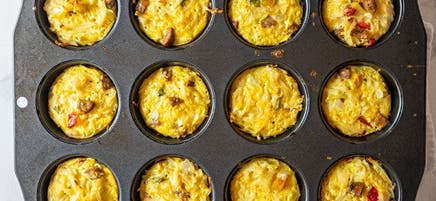Œufs-muffins aux saucisses et aux pommes de terre rissolées
