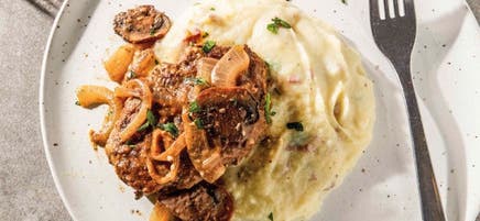 Bifteck Salisbury avec champignons et oignons