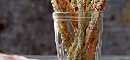 Frites de haricots verts au poivre et au parmesan