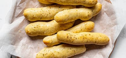 Bâtonnets de pain au beurre à l’ail
