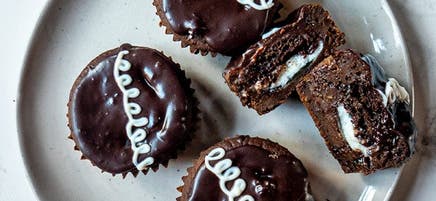 Petits gâteaux au chocolat avec centre à la guimauve