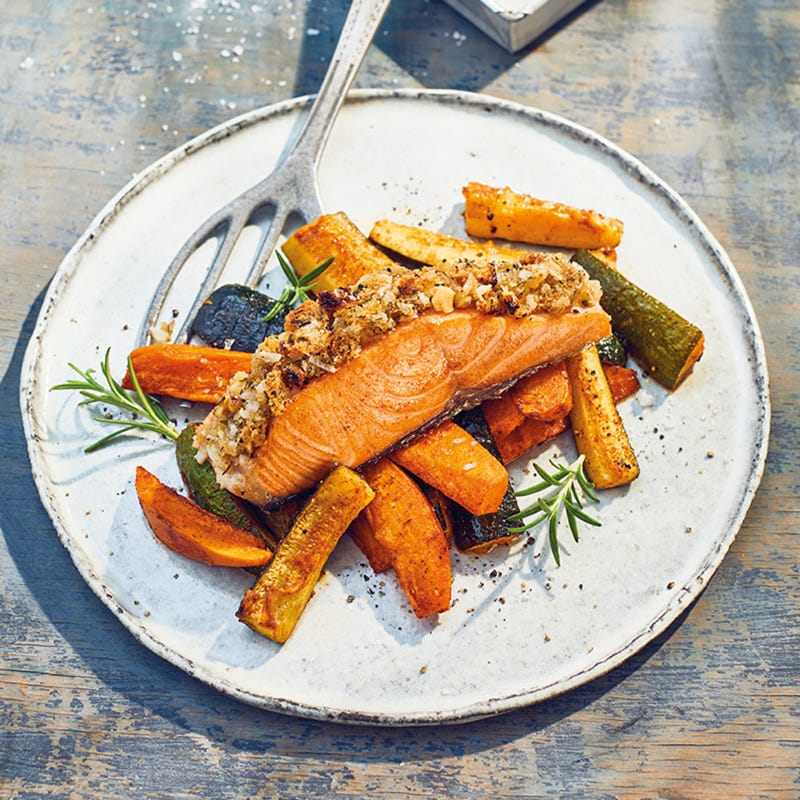 Lachsfilet mit Walnuss-Zwiebel-Topping