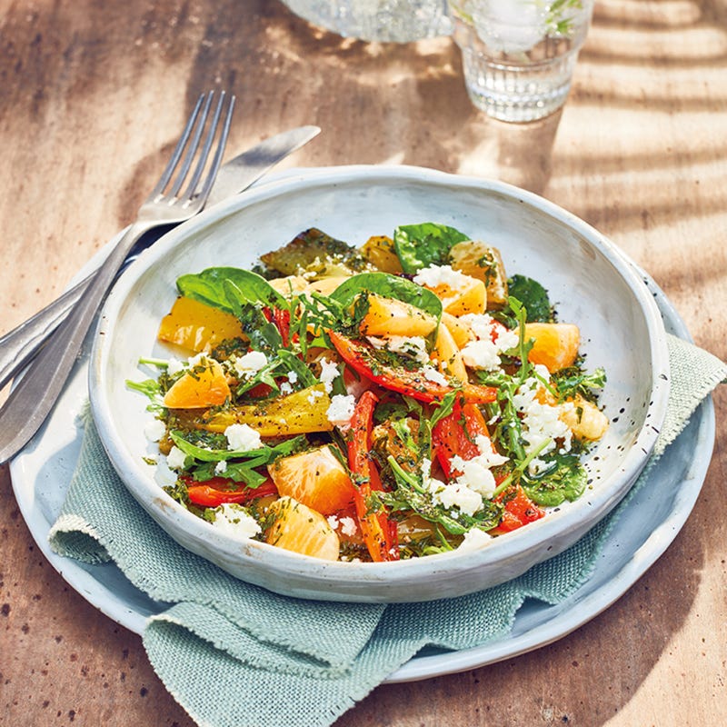 Röstpaprika-Orangen-Salat mit Feta