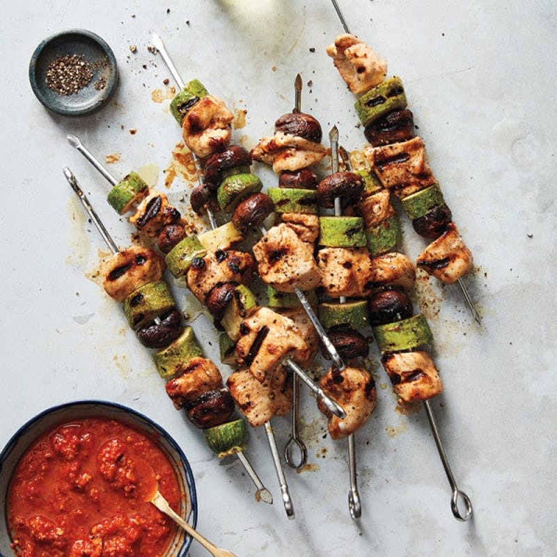 Photo de Brochettes de poulet et de légumes à la sauce romesco par WW