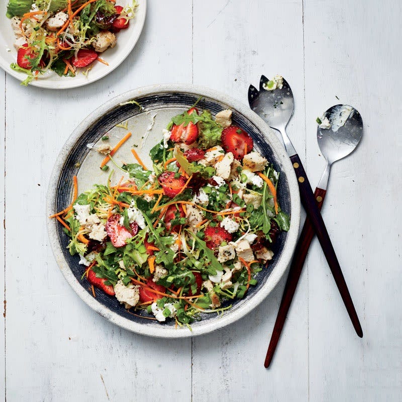 Photo de Salade au poulet, aux fraises et au fromage de chèvre par WW