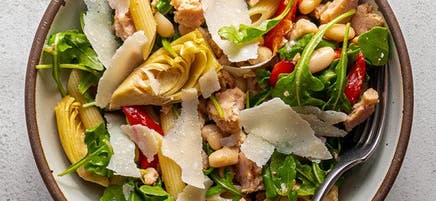 Bol de thon, de haricots blancs et de penne au citron