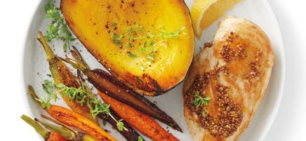 Poulet cuit au four avec courge et carottes