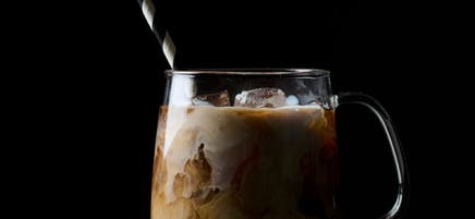 Le café infusé à froid au chocolat chaud The MacroBarista