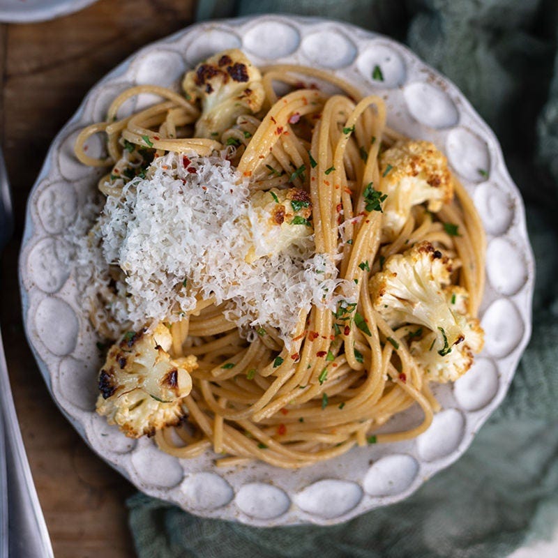 Spaghetti aglio e olio mit geröstetem Blumenkohl