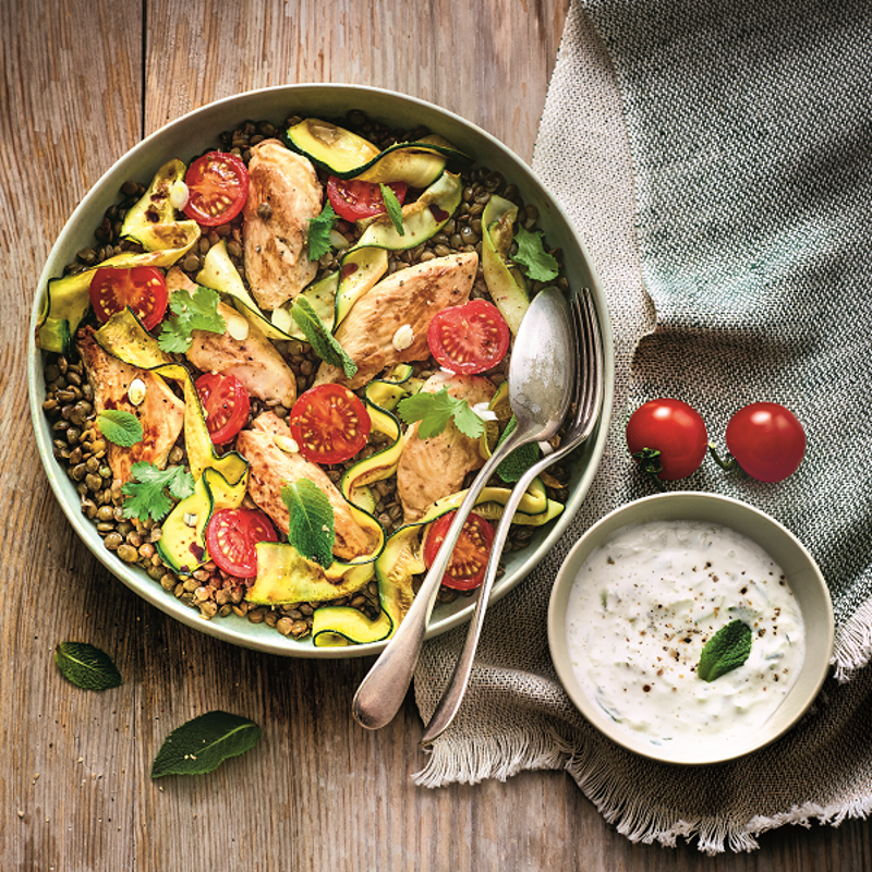 Photo de Courgettes grillées, salade de poulet et lentilles à la sauce raïta prise par WW