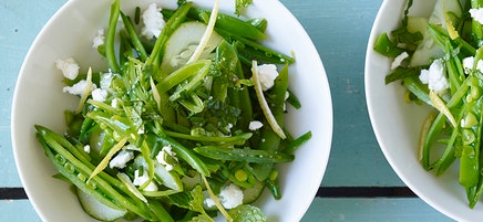 Gurksallad med sugar snaps och feta
