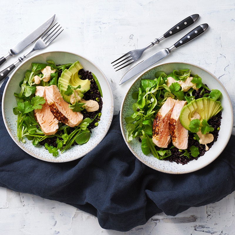viktVäktarna - Svart rissallad med sotad lax, avokado och cashewdressing