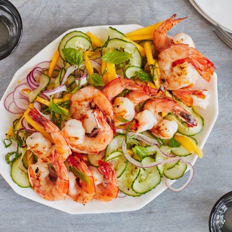 Photo de Salade asiatique mangue-concombre avec crevettes grillées par WW