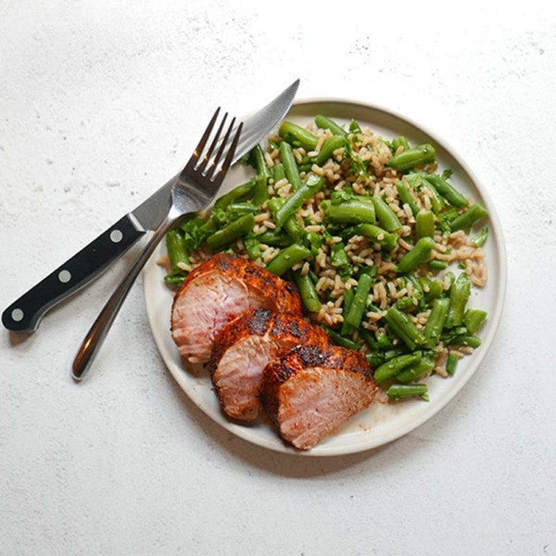 Photo de Filet de porc assaisonné d’épices avec riz aux légumes, à la coriandre et à la lime par WW