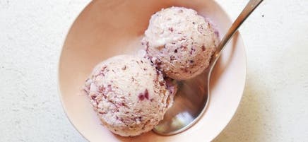 Crème glacée au gâteau au fromage à la cerise