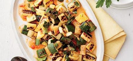 Courge d’été poêlée accompagnée d’une vinaigrette au citron épicé