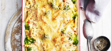 Casserole de pâtes au poulet, brocoli et tomates semi-séchées